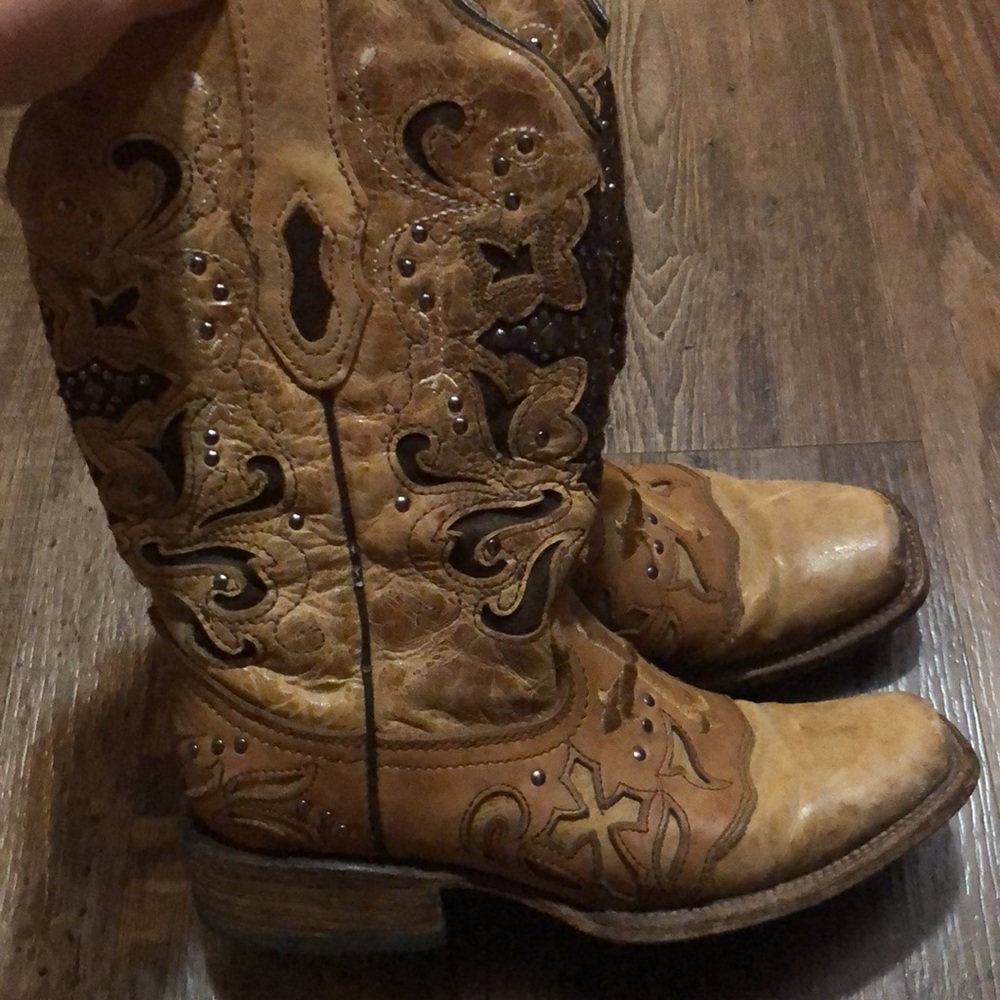 Corral vintage cowboy boots. Size 6